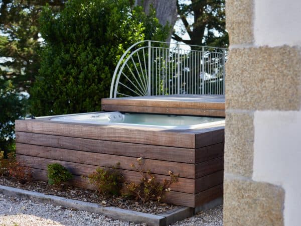spas avec couvercle intégré dans la terrasse