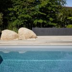 Rochers intégrés dans la terrasse
