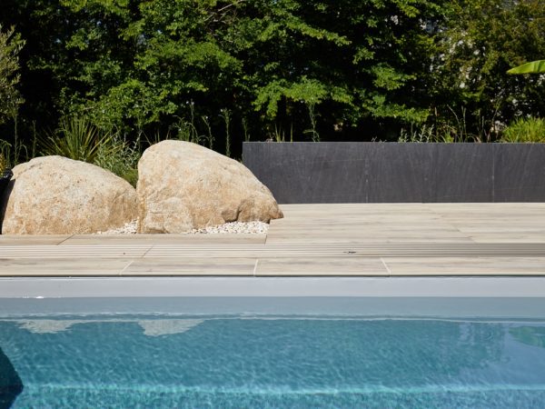 Rochers intégrés dans la terrasse