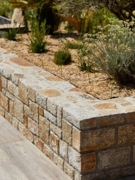 muret en pierre taillée