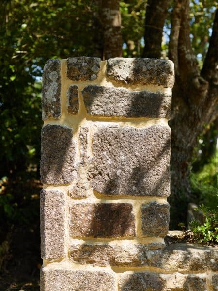 mur de portail jointoyé