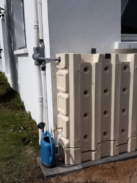 bac de récupération d'eau murdeau sur maison