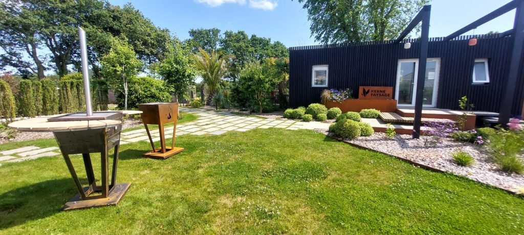 Présentation des modèles de brasero TOUSSAINT dans l'espace showroom de la pépinière