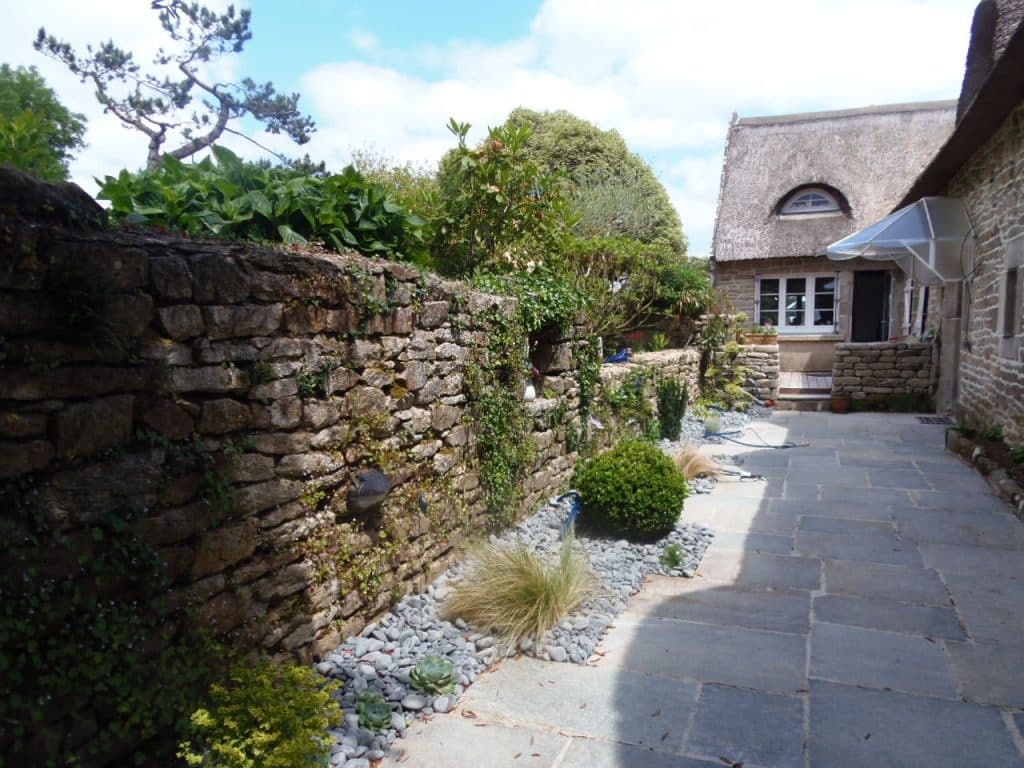 dallage en pierre naturelle pour entrée de maison