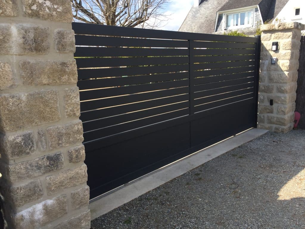 portail cadiou en aluminium noir