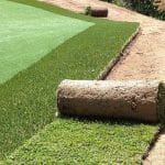 pose de gazon de placage dans un jardin kerne paysage